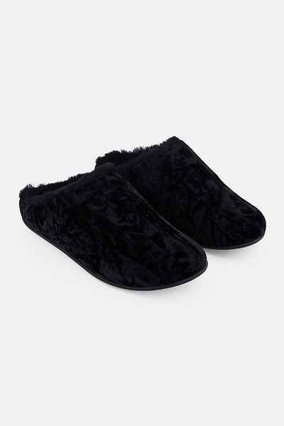 Fitflop صندل كريسي المخملي للنساء من الفرو الصناعي سهل الارتداء، أسود