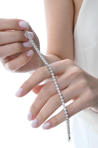 Söğütlü Silver Gümüş rodyumlu zirkon taşlı modern görünümlü kayan yıldızlar bileklik SGTL12851RODAJ
