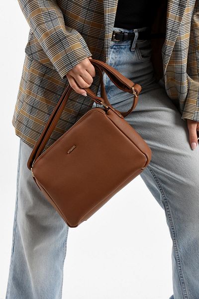 Getcho Bonny Women's Tan Crossbody Bag Small Size Lightweight Soft Leather Adjustable Multi-Eye Zipper