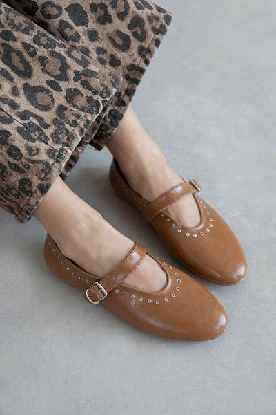 STRASWANS Abner Women's Drop Detail Wrinkled Leather Ballerinas Camel