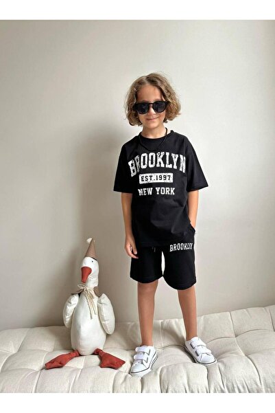YİGİT BUTİK بدلة للأولاد مطبوعة من Yigit Boutique مع شورت