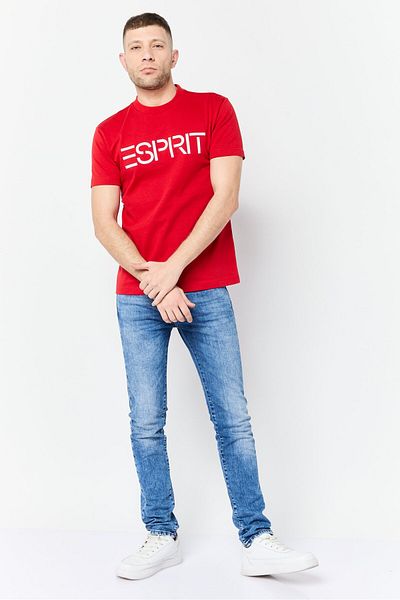 Esprit تي شيرت رجالي بشعار العلامة التجارية بأكمام قصيرة ورقبة دائرية، أحمر