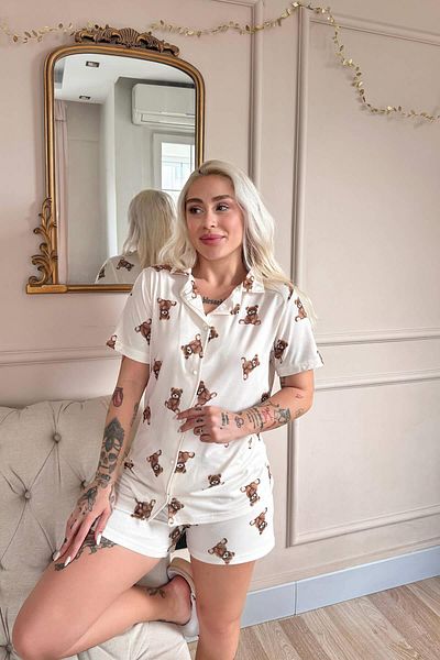 Pijamaevi Set de pijamale de damă cu mânecă scurtă cu model Teddy bej, cu nasturi în față
