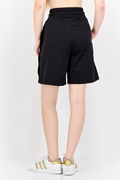 adidas شورت نسائي خارجي مطرز بشعار، أسود