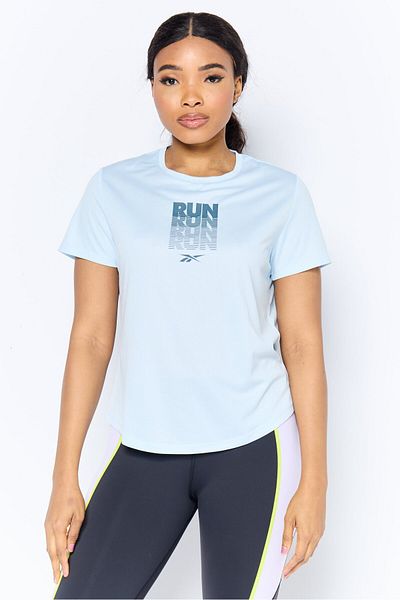 Reebok بلوزة نسائية رياضية بأكمام قصيرة للخارج، باللون الأزرق الفاتح