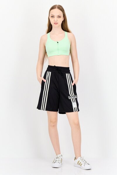 adidas شورت نسائي خارجي مطرز بشعار، أسود