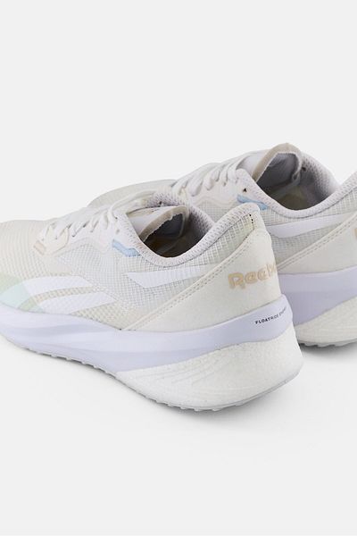 Reebok حذاء جري فلوترايد إنرجي اليومي برباط للنساء، أبيض