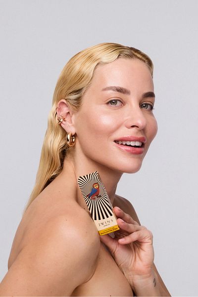 2wins Iconic Multi-Use Highlighter Stick
