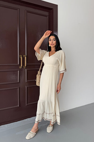 Ortaya Çık Φόρεμα μπεζ Seersucker με λεπτομέρεια από ύφασμα κεντήματος