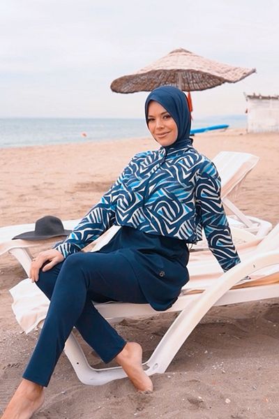 İYİBU Women's Navy Blue 4-Piece Hijab Swimsuit Set – Water Repellent Fabric Elegant Model