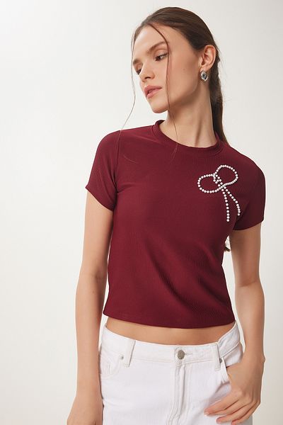 Happiness İstanbul Burgunderfarbenes Damen-T-Shirt mit Perlenschleife und detailliertem Strickmuster ZV00290
