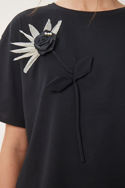 Happiness İstanbul Schwarzes Damen-T-Shirt aus Baumwolle mit Blumenstickerei ZV00295