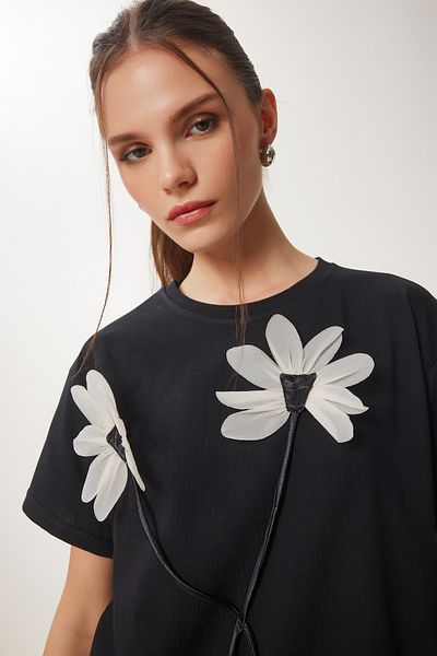 Happiness İstanbul Schwarzes Damen-T-Shirt aus Baumwolle mit Blumenstickerei ZV00294