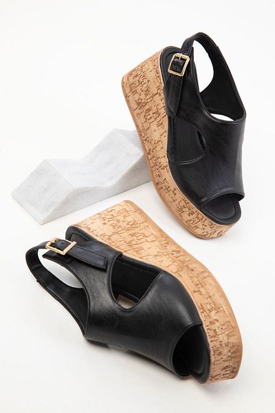 SOHO Schwarze Damenschuhe mit Keilabsatz 20579