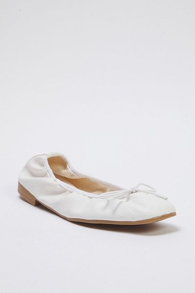 TRENDYOL SHOES Balerini de damă cu talpă flexibilă pliabilă cu fundă albă TAKSS25BE00016