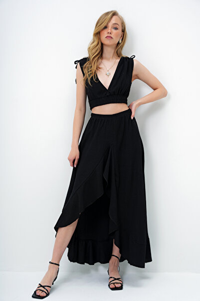 Trend Alaçatı Stili Schwarzes Damen-Set mit tiefem, zweireihigem Kragen, Schulterbindung, detaillierter Crop-Bluse und Volantrock, Alc-X13945