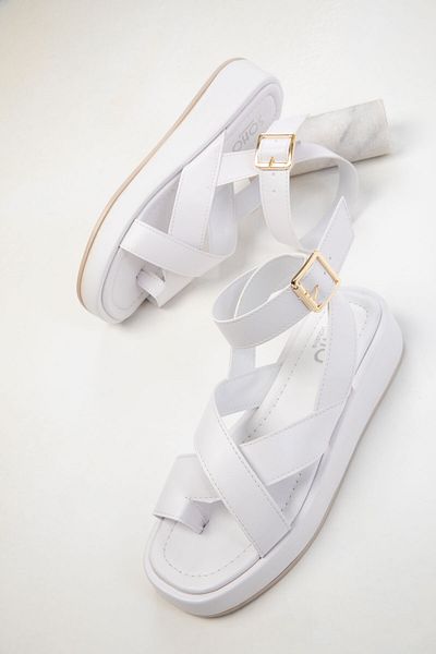 SOHO Weiße Damensandalen 20588