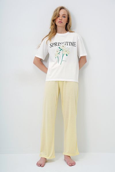 Trend Alaçatı Stili Damen-Pyjama-Set mit T-Shirt und einfarbiger Hose – Nachtwäsche-Set X13883