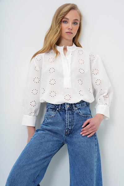 Trend Alaçatı Stili Dámská bílá převládající límec s balonovým rukávem výšivka vyšívaná tkaná halenka Alc-X13427