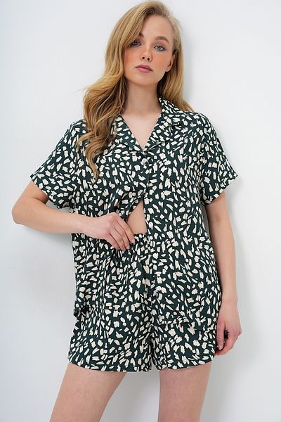 Trend Alaçatı Stili Women's Walnut Green Geometric Patterned Front Buttoned Woven Shirt and Shorts Pajama Suit Pjm-X13889