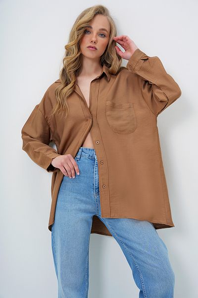Trend Alaçatı Stili Women's Brown Single Pocket Oversize Aerobin Linen Shirt Alc-X13911