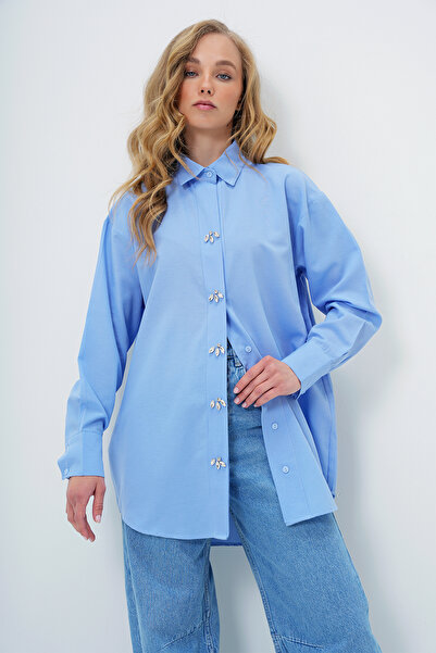 Trend Alaçatı Stili Dámská oversize popelínová košile s modrým kamenem ALC-X13934