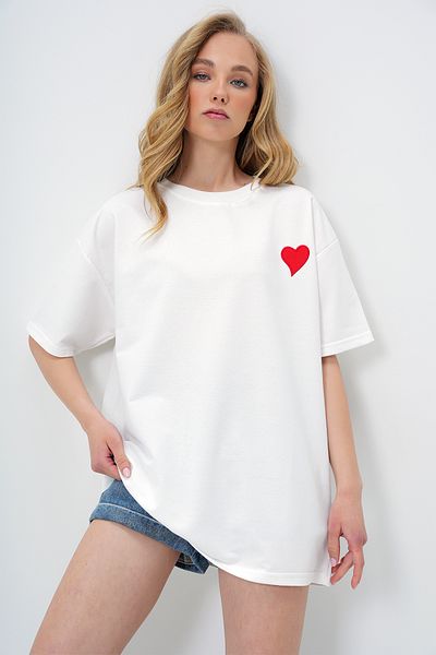 Trend Alaçatı Stili Women's White Crew Neck Heart Embroidered Two Thread Oversize T-Shirt Alc-X13912