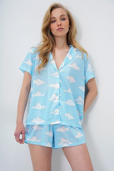 Trend Alaçatı Stili Set de pijamale pentru femei, cămașă și pantaloni scurți din bumbac tricotat cu model Blue Cloud PJM-X13887