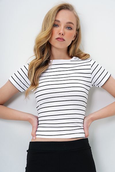 Trend Alaçatı Stili Women's White Crew Neck Striped T-Shirt Alc-X13919