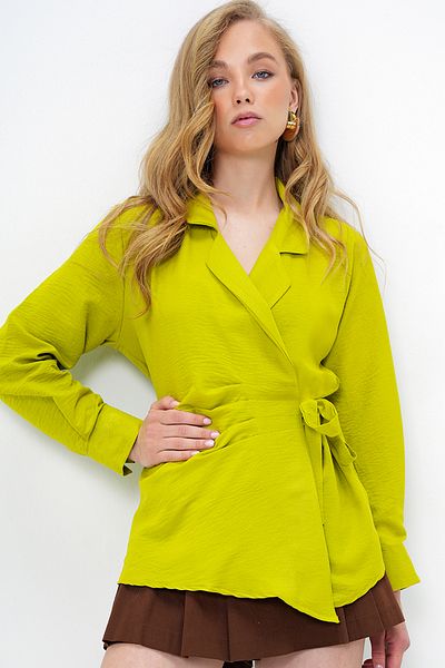 Trend Alaçatı Stili Women's Oil Green Cuff Sleeve Lacing Detailed Regular Regular Fit Woven Shirt Alc-X13882