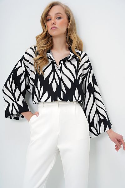 Trend Alaçatı Stili Schwarz-weißes, digital bedrucktes, übergroßes, doppelärmeliges Premium-gewebtes Hemd für Damen ALC-X13953