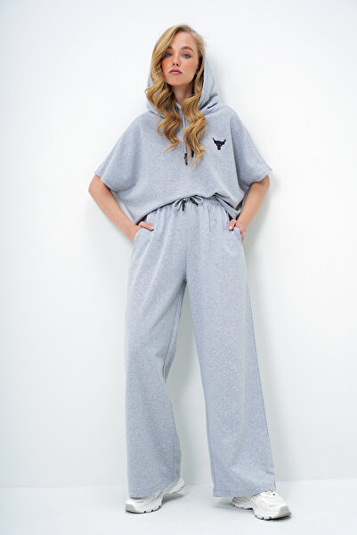 Trend Alaçatı Stili Kadın Gri Kapüşonlu Oversize Crop Ve Çift Cepli Pantolon Takım ALC-X13633