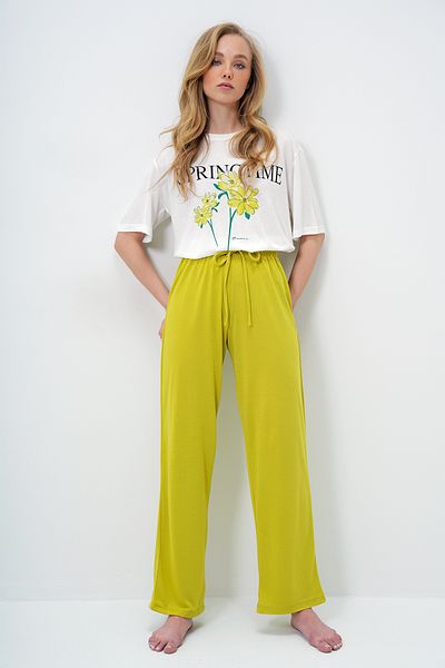 Trend Alaçatı Stili Damen-Pyjama-Set mit ölgrünem Rundhalsausschnitt, bedrucktem T-Shirt und einfarbiger Hose PJM-X13883