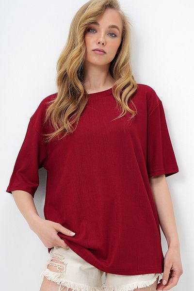 Trend Alaçatı Stili Women's Burgundy Crew Neck Textured Basic T-Shirt Alc-X13666