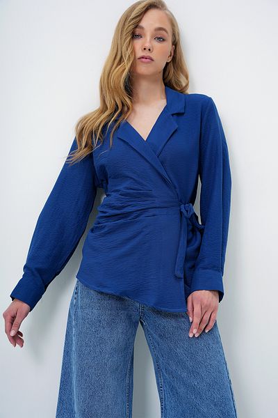 Trend Alaçatı Stili Women's Navy Blue Cuff Sleeve Lacing Detailed Regular Regular Fit Woven Shirt Alc-X13882