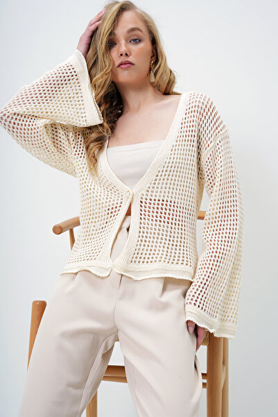 Trend Alaçatı Stili Women's Cream V-Neck Pearl Button Hole Openwork Knitwear Cardigan Alc-X13923