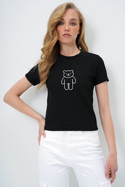 Trend Alaçatı Stili Women's Black Crew Neck Teddy Bear Embroidered Ottoban Crop T-Shirt Alc-X13917