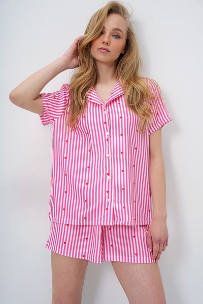 Trend Alaçatı Stili Damen-Pyjama-Anzug mit gewebtem Hemd und Shorts mit Knopfleiste und gemustertem Candy Pink Line-Muster PJM-X13891