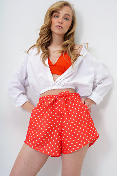 Trend Alaçatı Stili Kadın Turuncu Çift Cepli Puantiye Desenli Kendinden Bağlamalı Beach Şort ALC-X14136