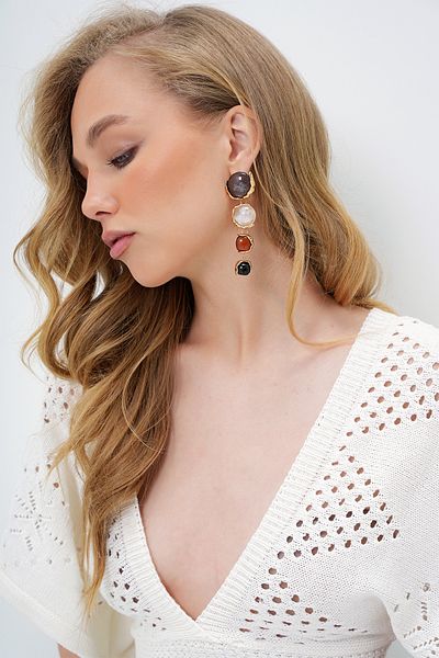 Trend Alaçatı Stili Damen-Ohrringe mit schwarzen und goldenen Details aus Perlmutt ALC-X14023