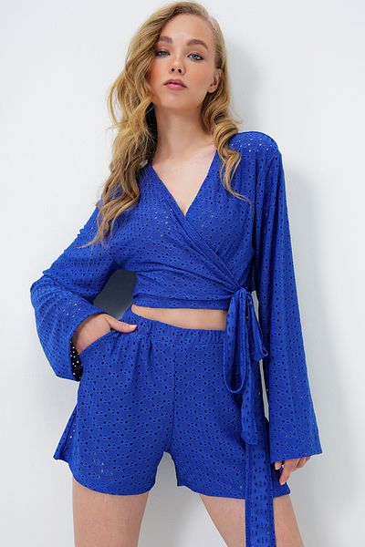 Trend Alaçatı Stili Women's Saks Double Breasted Collar Waist Tie Guipure Blouse and Lined Shorts Set Alc-X14092