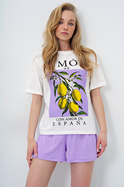 Trend Alaçatı Stili Damen-Pyjama-Set aus Baumwolle mit Basic-T-Shirt und Shorts in Flieder und Zitronenmuster PJM-X13903