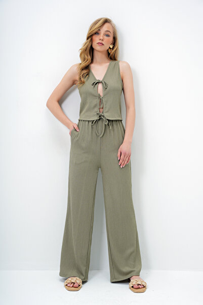 Trend Alaçatı Stili Kadın Haki Bağlama Detaylı Ajurlu Yelek Ve Çift Cepli Palazzo Pantolon Takım ALC-X13958
