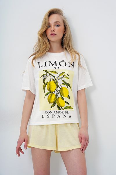 Trend Alaçatı Stili Set de pijamale de bază din bumbac cu imprimeu de lămâie, galben unt, și pantaloni scurți PJM-X13903
