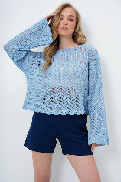 Trend Alaçatı Stili Dámská modrá halenka s výstřihem na lodičce s prolamovaným kamenem vyšívaná letní pletenina ALC-X14065