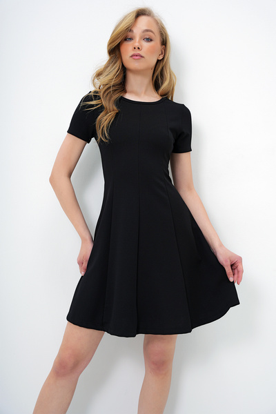 Trend Alaçatı Stili Γυναικείο φόρεμα μίντι μήκους με μαύρη λαιμόκοψη πλεκτό κρεπ ALC-X14070