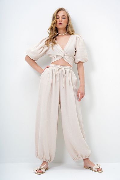 Trend Alaçatı Stili Women Vanilla V Neck Front Twisted Balloon Sleeve Muslin Blouse and Shalwar Cut Pants Set Alc-X14121