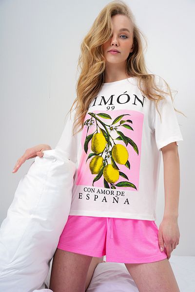 Trend Alaçatı Stili Set de pijamale de bază din bumbac cu imprimeu roz lămâie și pantaloni scurți PJM-X13903
