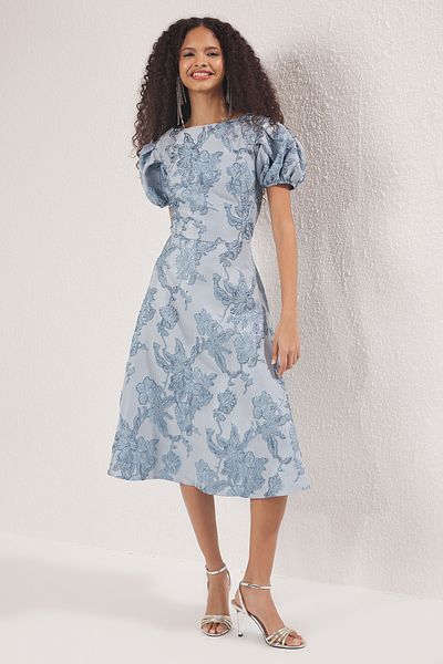 Trendyol Collection Hellblaues, schickes Midi-Abendkleid aus Jacquard mit A-Schnitt und Abschlussballkleid TPRSS25EL00202