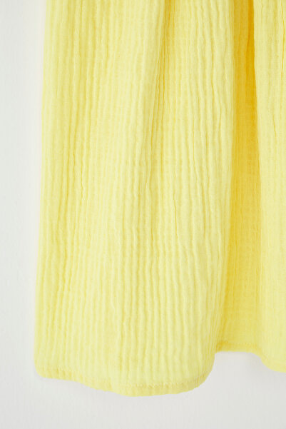 TRENDYOLKIDS Žlté dievčenské mini pletené šaty s blokovaným remienkom zo 100 % bavlny TKDSS25EL00073